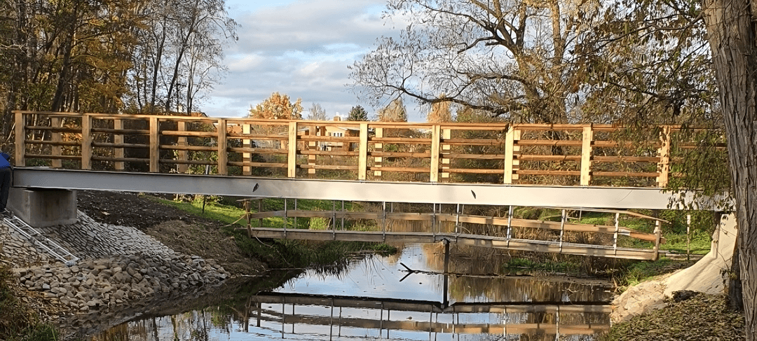 ladders-and-pontoons